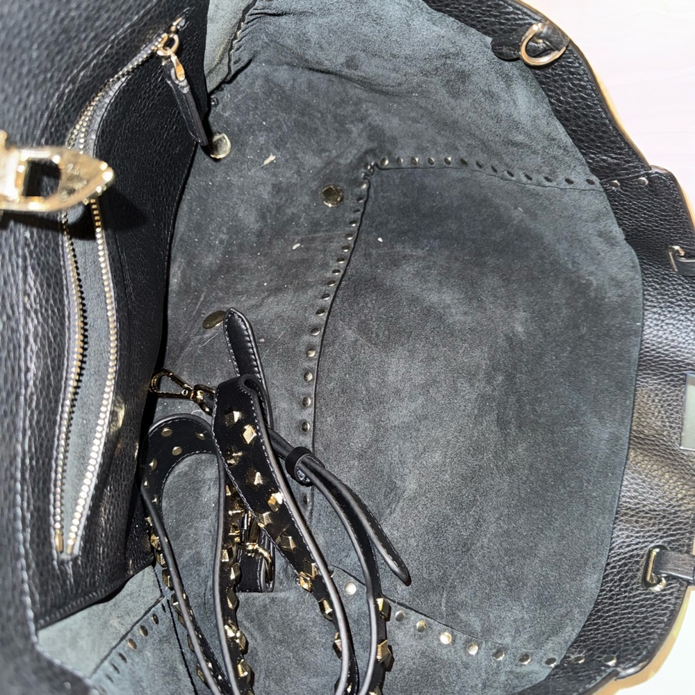 Women’s Valentino Garavani rockstud pebble grain calfskin tote bag made in Italy - Picture 14 of 17